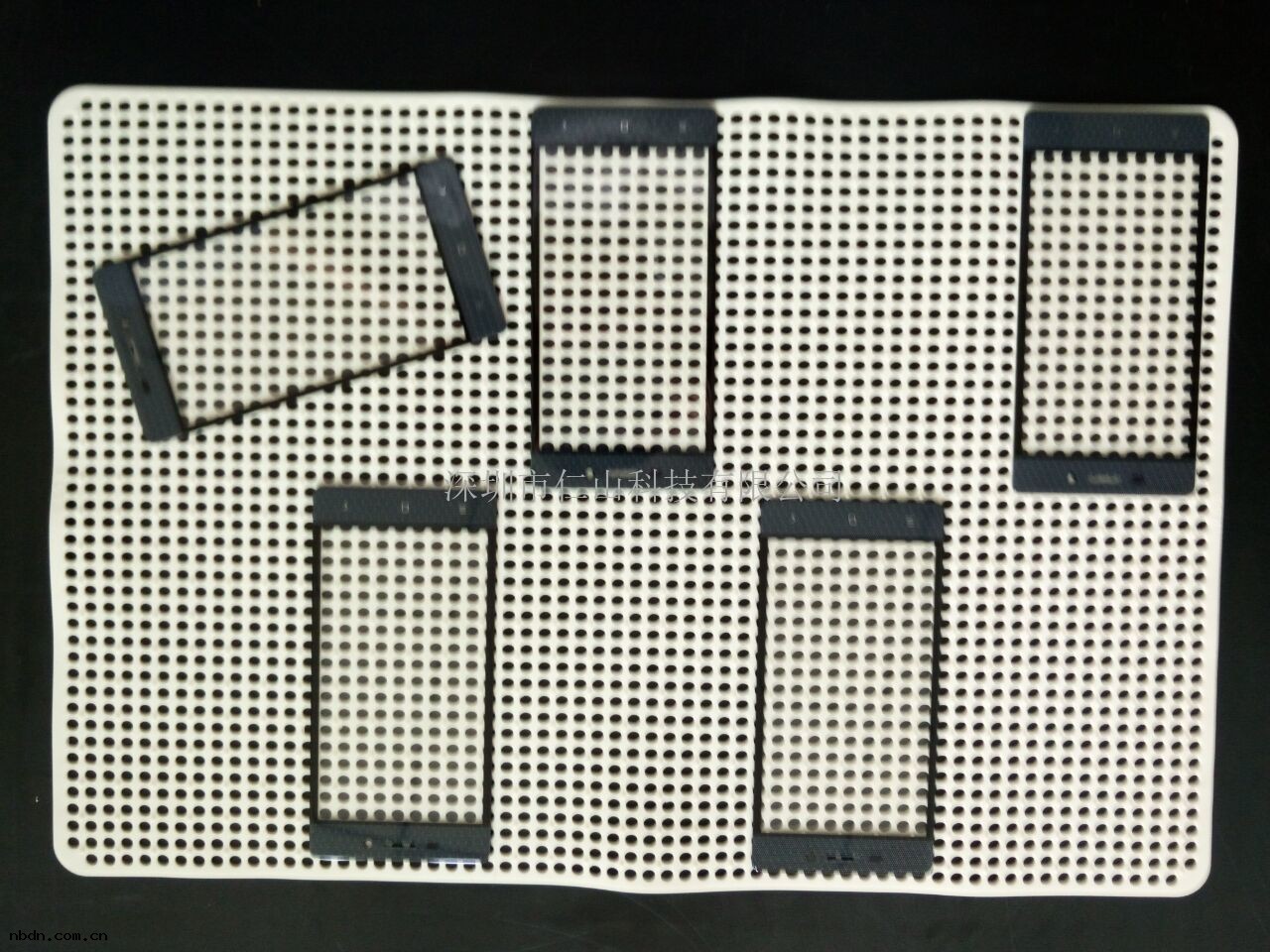 耐高溫硅膠防(fáng)滑墊
、硅膠防(fáng)靜電耐高溫防(fáng)滑墊